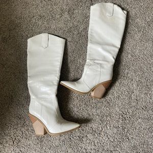White cowgirl boots detailed heel